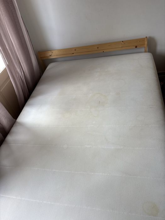 Cama de casal do IKEA