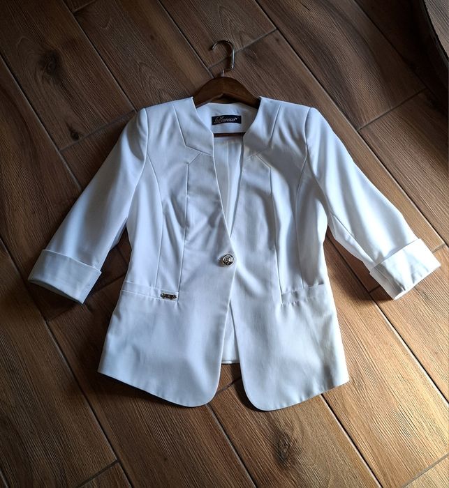 Жіночий білий піджак, розмір M