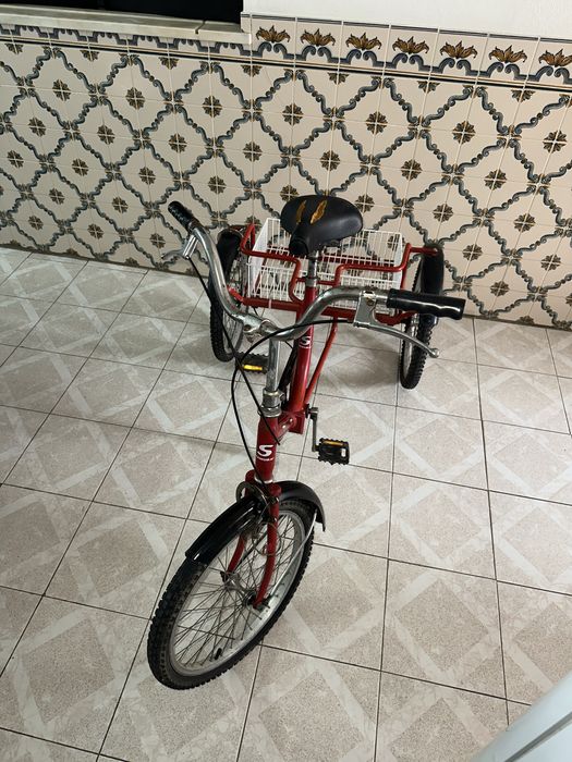 Triciclo/Bicicleta com 3 rodas para adulto, com cesto traseiro grande.