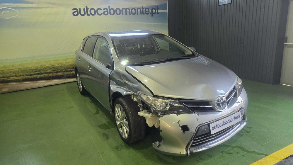 Toyota Auris 1.8 HSD - Salvado