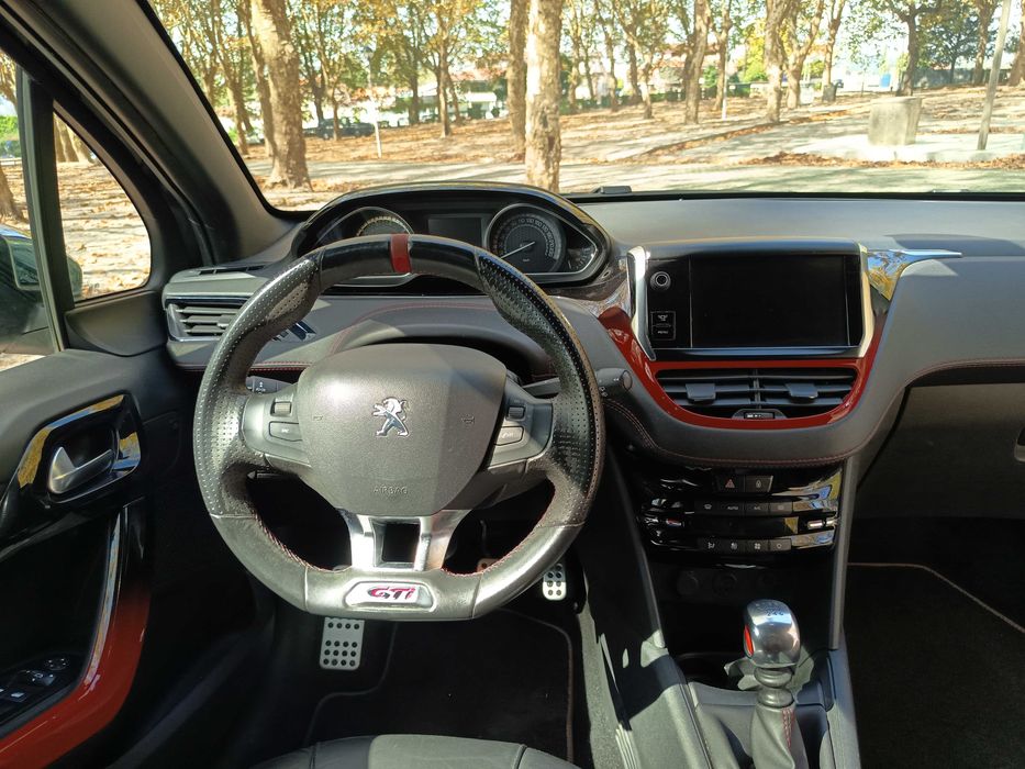 Peugeot 208 GTI 200cv THP