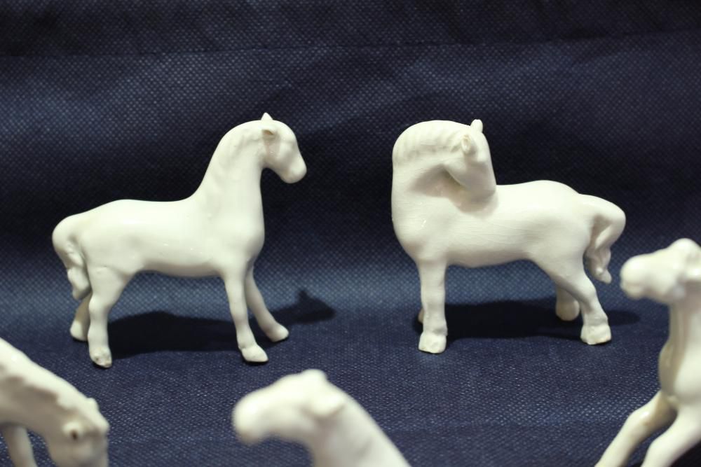 Conjunto de Cavalos em Porcelana Branca Chinesa Dinastia Tang XX