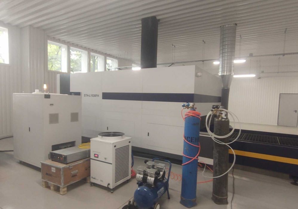 Верстат лазерного різання металу закритого типу STH  S-Laser FH1530