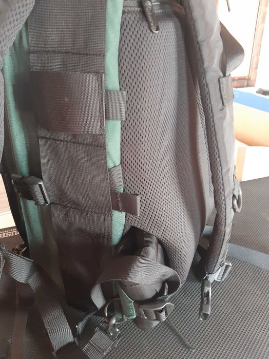 Mochila versátil para câmara e lentes fotográficas