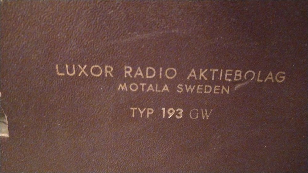 Rádio antigo a válvulas