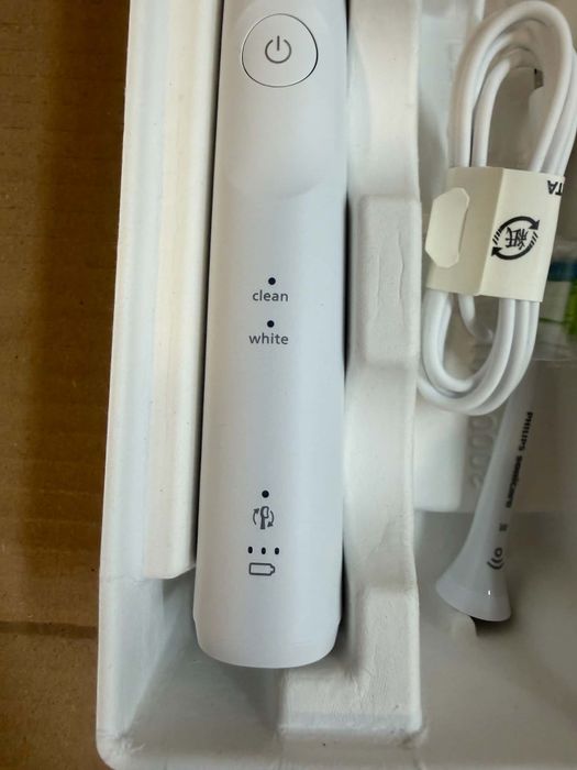 Biała szczoteczka soniczna Philips Sonicare 5500