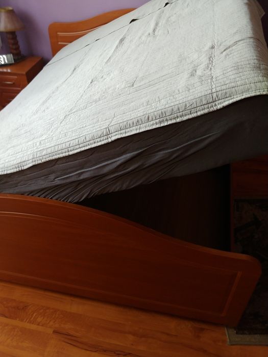 Łożko 160x200 materac na stelażu plus pawlacz na pościel