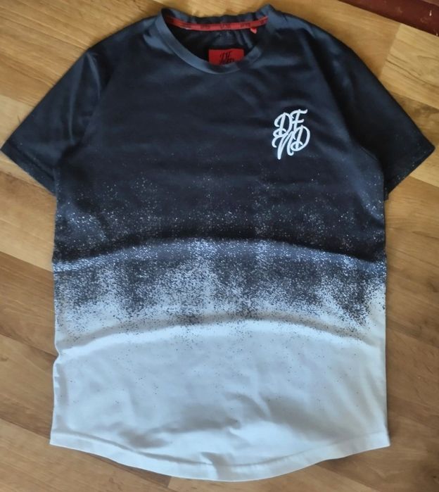 Чорно-біла футболка DF