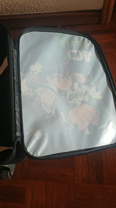 Mochila de rodinhas do Ben 10