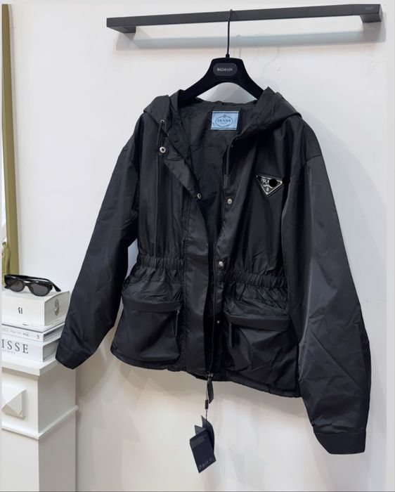 Трендова вітровка Прад