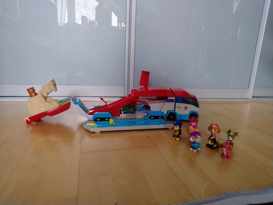 Patrolowiec Psi patrol + 8 figurek