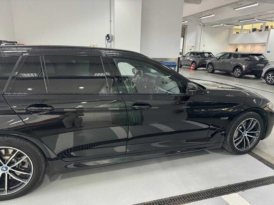 BMW 530e Touring Xdrive Pack M interior e exterior