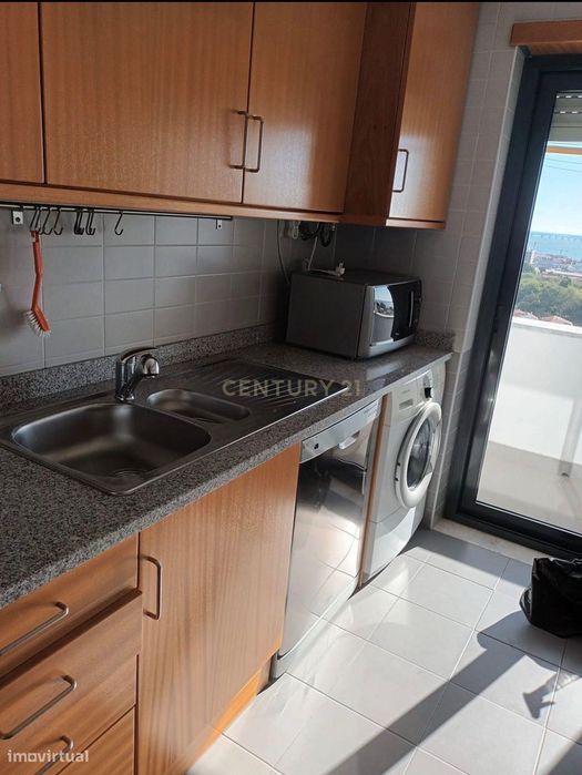 Apartamento Renovado em Marvila, Lisboa com Vista para o Lago