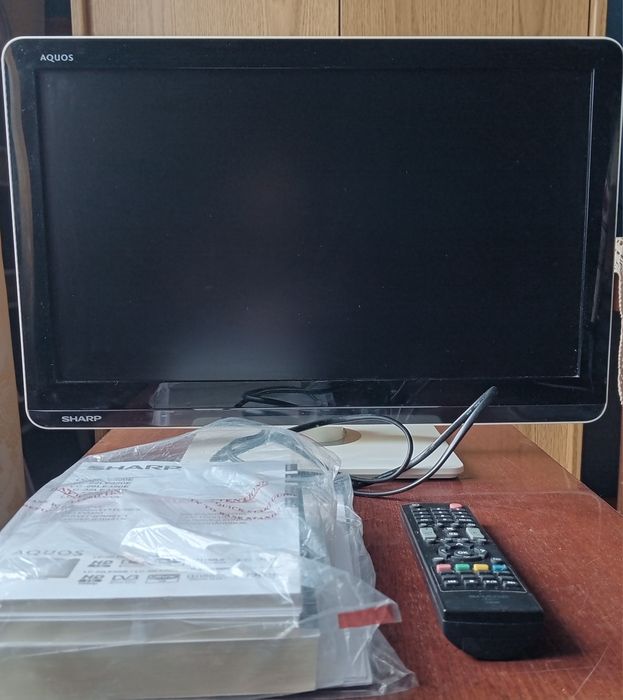 Телевізор Sharp LC-22LE320E