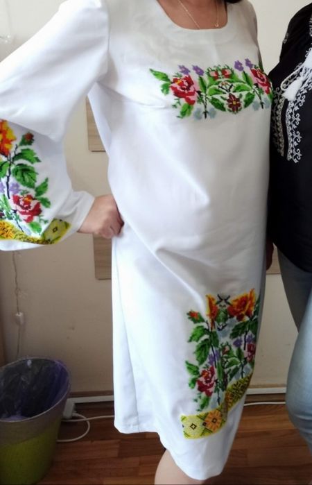 Платье вышитое чешским бисером