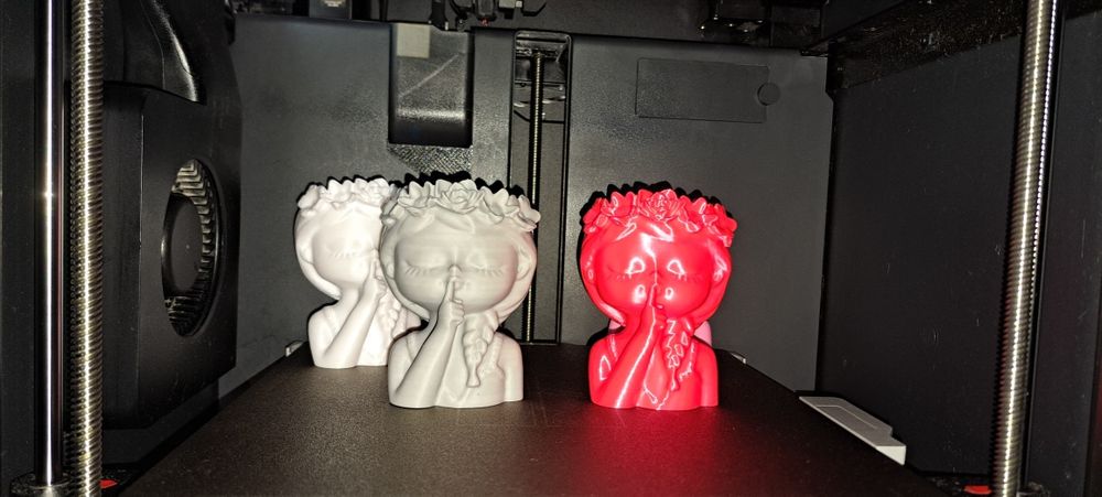 Impressão 3D – Vaso “A Menina do Silêncio” 8.6cm
Delicadeza e contrast