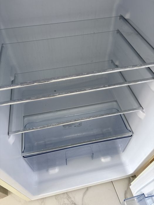 Lodówka Amica a+* retro bezowa m54