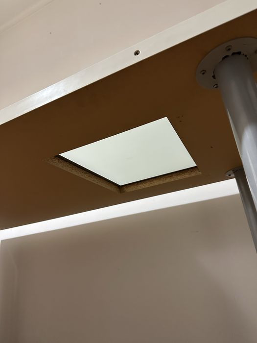 Mesa de escritorio / secretaria / mesa de luz