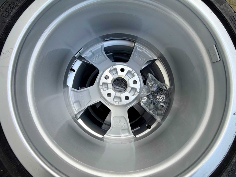 Alufelgi Audi A3 S3 S-Line 8Y0 Oryginalne 18 Letnie FABRYCZNIE NOWE