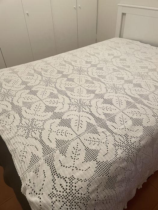 Colcha em renda  feita À MÃO