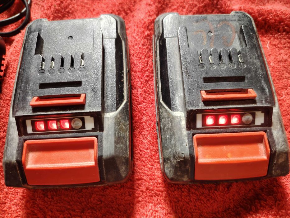 Carregador EINHELL 18 Volts + 1 Bateria 18 v 1,5Ah + 1 bateria 2,0Ah