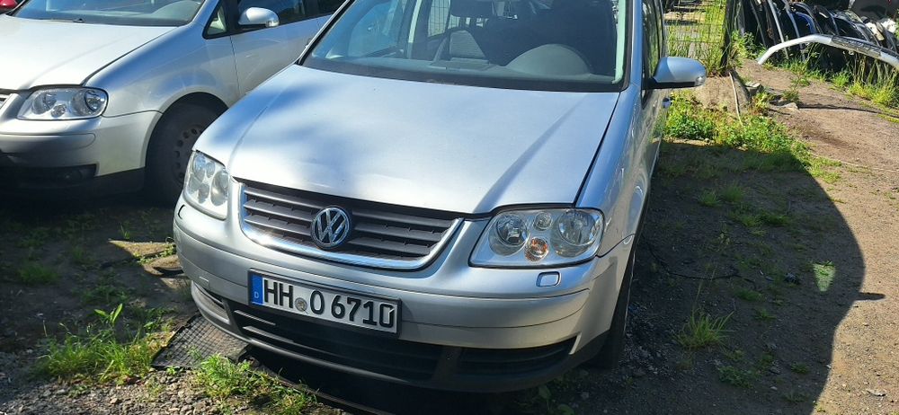 Kompletny przod do Volkswagen Touran LA7W maska zderzak blotniki lampy