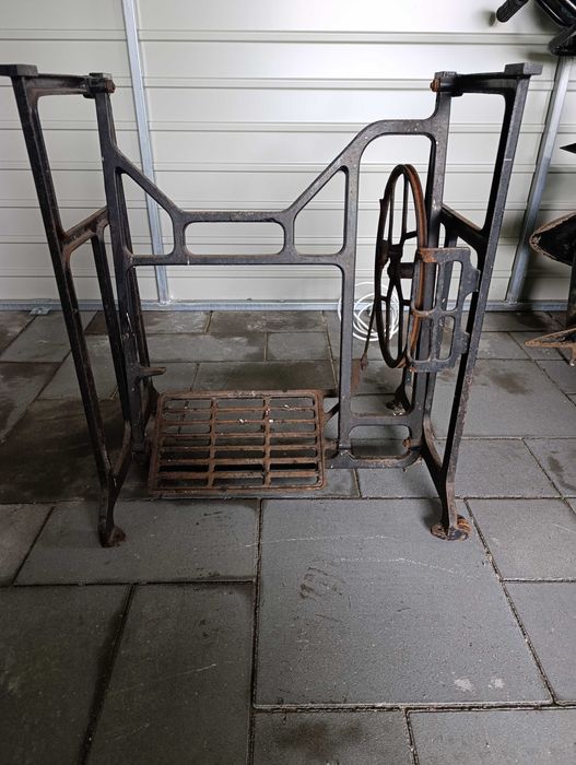 Stolik maszyny do szycia żeliwny/nogi maszyny