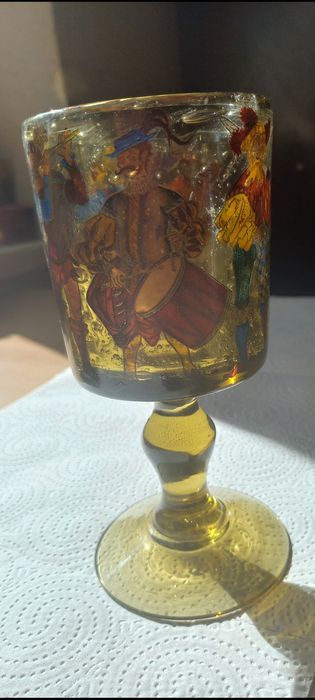 Kielich z zielonego szkła vintage.