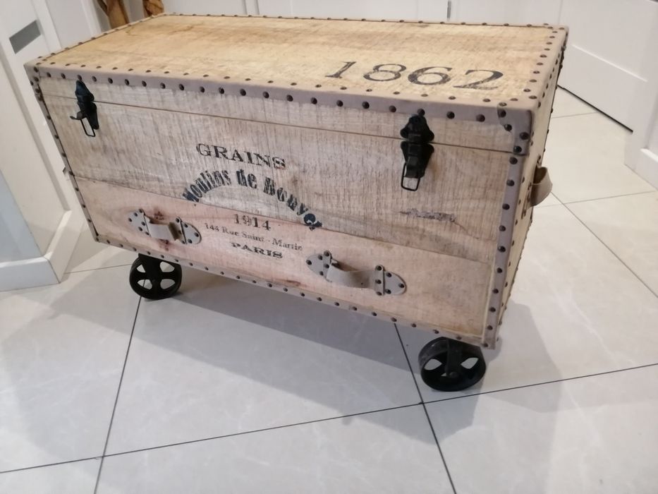 Kufer, Skrzynia na kółkach