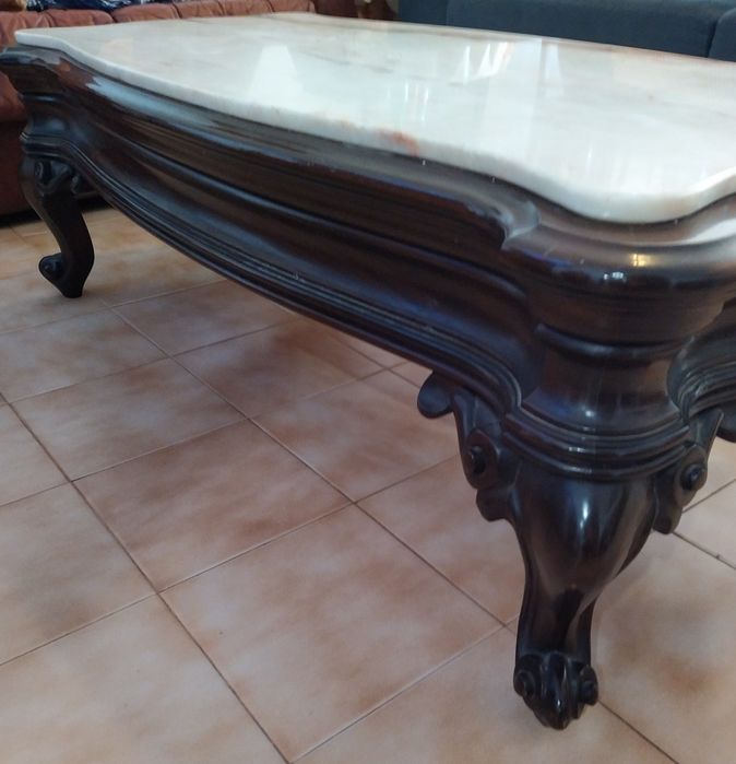 Mesa de centro com mármore