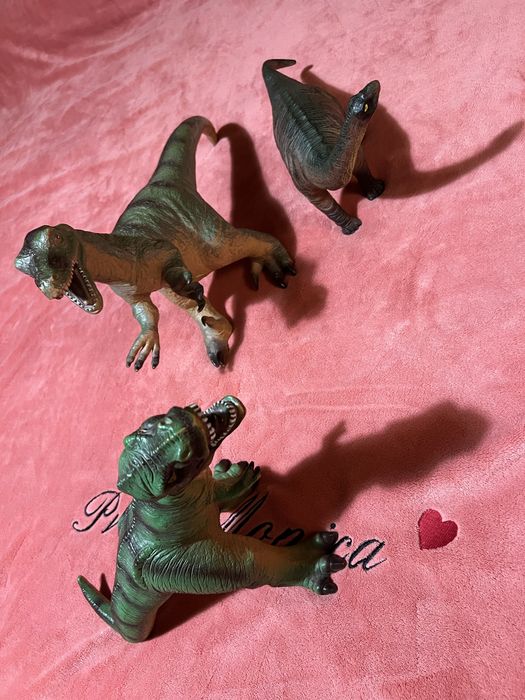Динозаври іграшкові