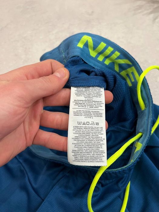 Спортивні шорти Nike Big Swoosh M