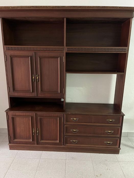 Estante em bom estado