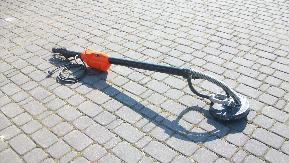 żyrafa FLEX WSE500 - szlifierka do gładzi gipsu