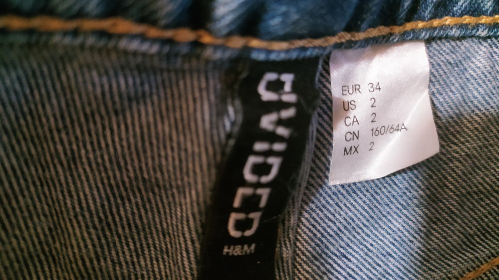 Calças com rasgões, Divided