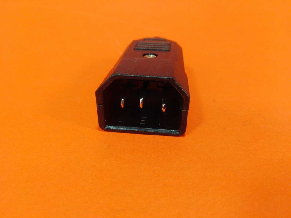 Штыревой разъём C14 на 10А для кабеля питания
