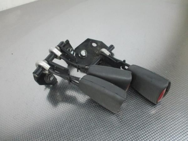 Encaixe de cinto trás esquerdo VOLVO S40 I (VS)