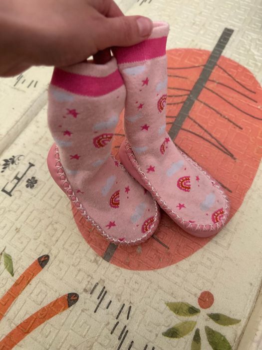 Віддам капчики для дівчинки