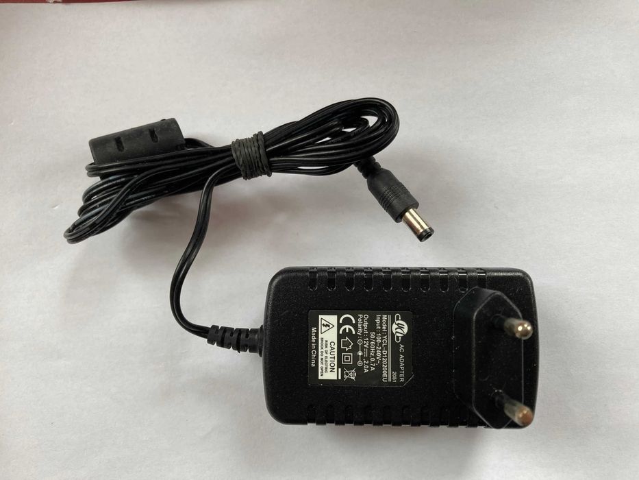 Zasilacz 12V 2A , (+) w środku , wtyk fi 5,5/2,1 mm