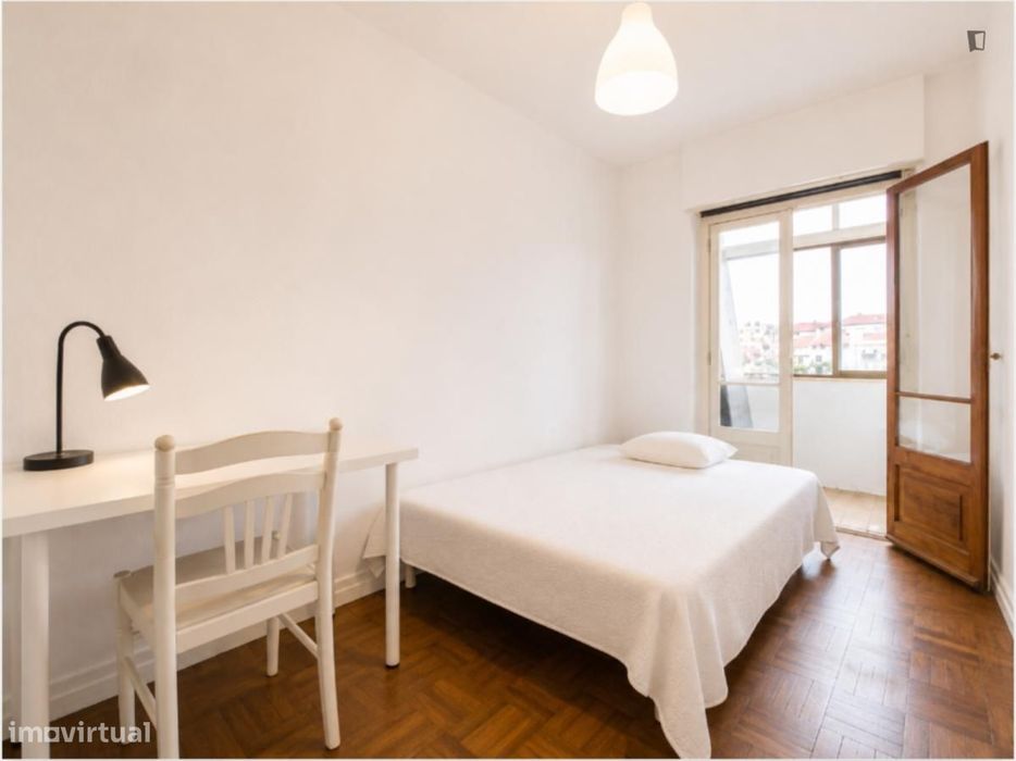 Quarto - localizado em Estrela Lisbon