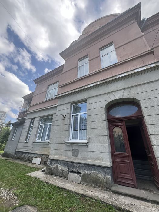 Продаж трикімнатноі квартири в центрі