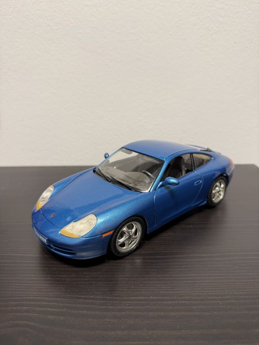 Porsche 911 Carrera 1/18