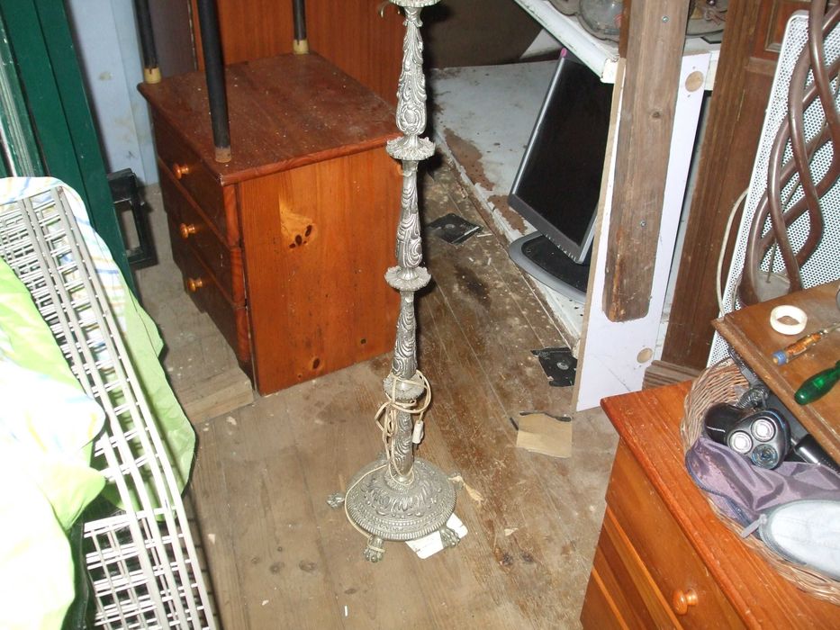 Candeeiro pé em latao fundido c/ 10 kg + abatjour tela