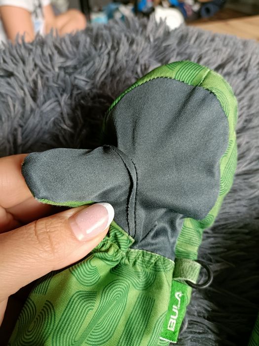 Zielone rękawiczki jednopalczaste Bula na ok 1 rok śnieg zima sanki