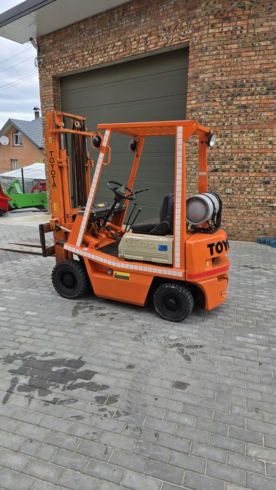 Toyota Кара навантажувач Тойота вилковий навантажува TOYOTAч
