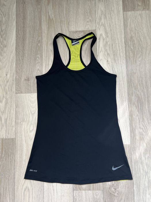 Майка спортивна жіноча Nike розмір S