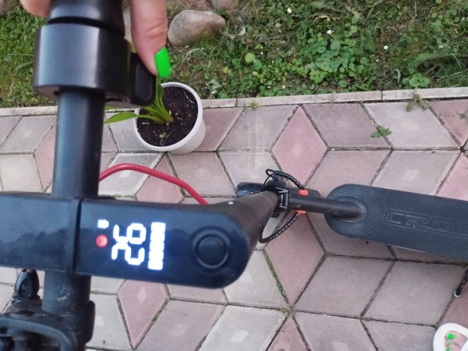 Продам електро самокат Crosser N9