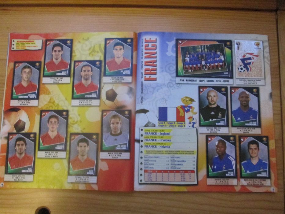 Caderneta completa de cromos Panini EURO 2004 - como nova
