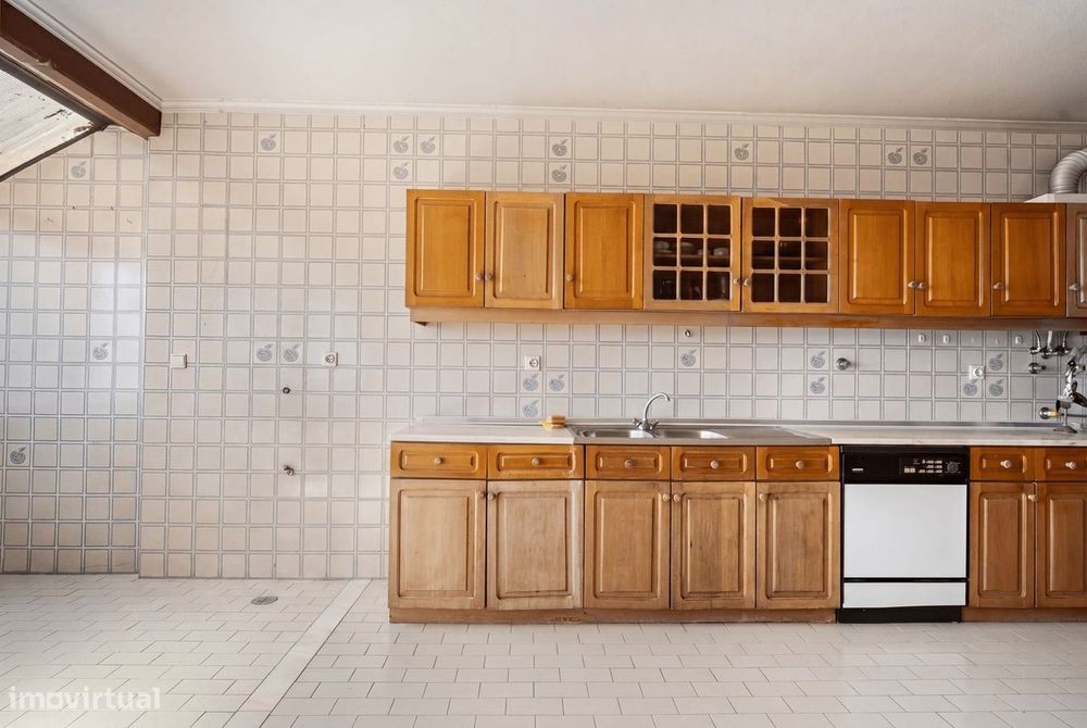 Apartamento T5 com estacionamento, Quinta das Palmeiras, Oeiras