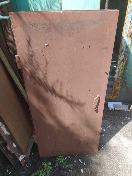 Продам металлические двери.